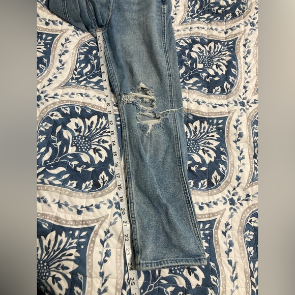 Hollister Ultra High-Rise Mom Jean 0S W24 L25 - Picture 10 of 10